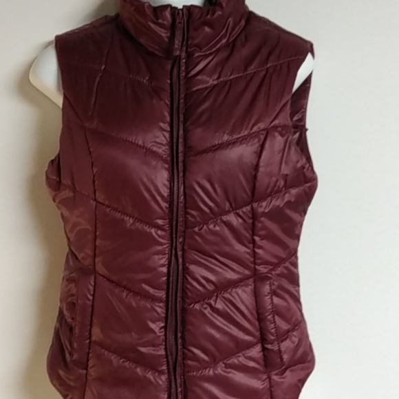 Zip Up Aeropostale Puffy Vest Cranberry Color - Picture 2 of 14